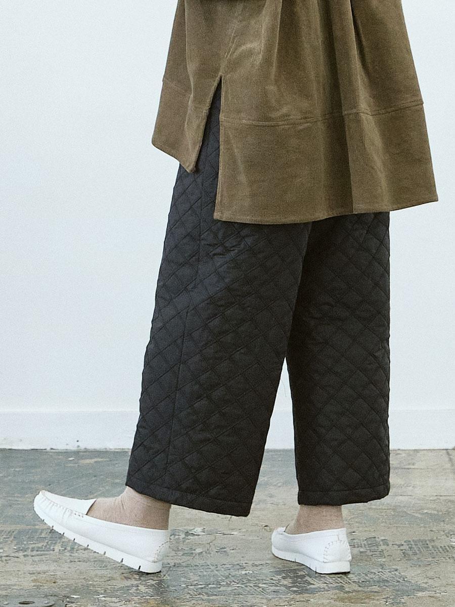 ワイドパンツ　ダブルステッチダイヤキルト
