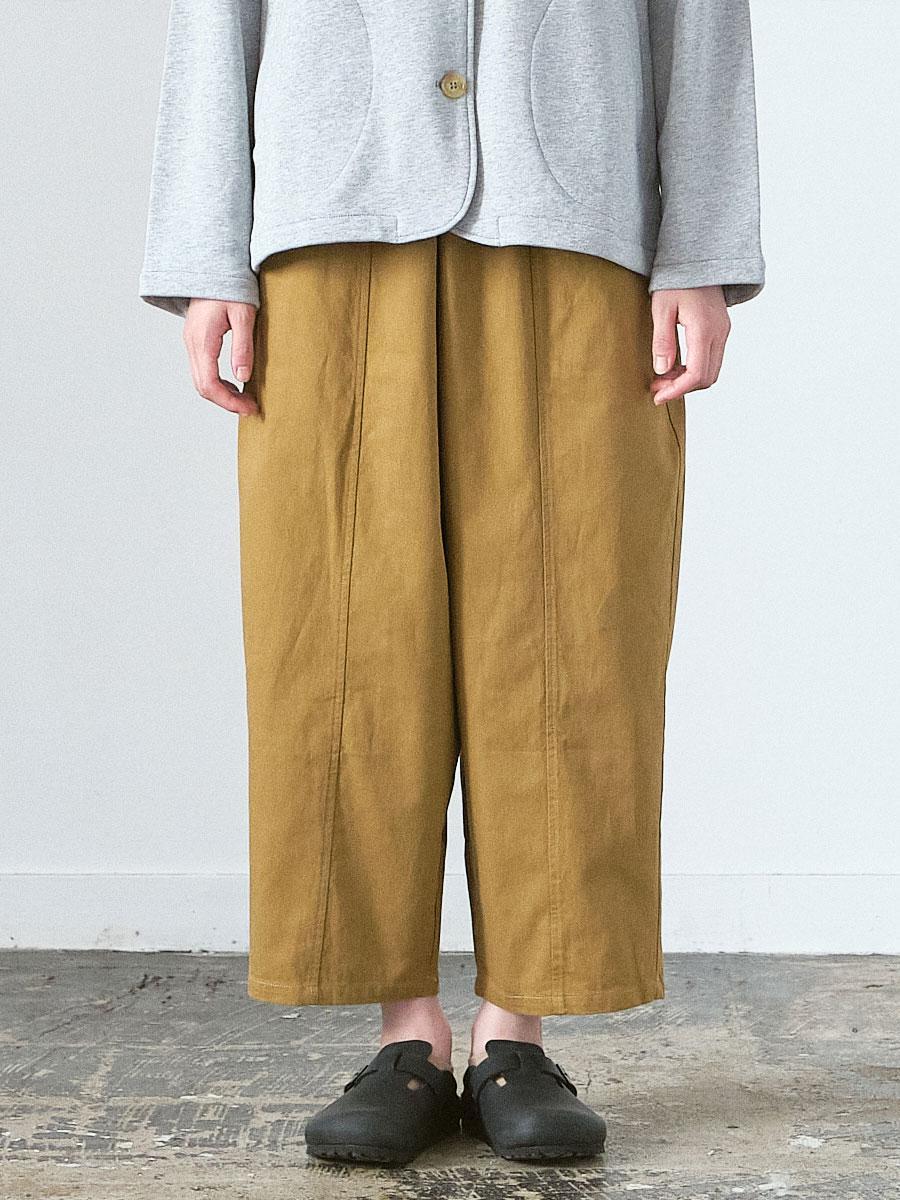 テーパードパンツ　コットンギャバジン