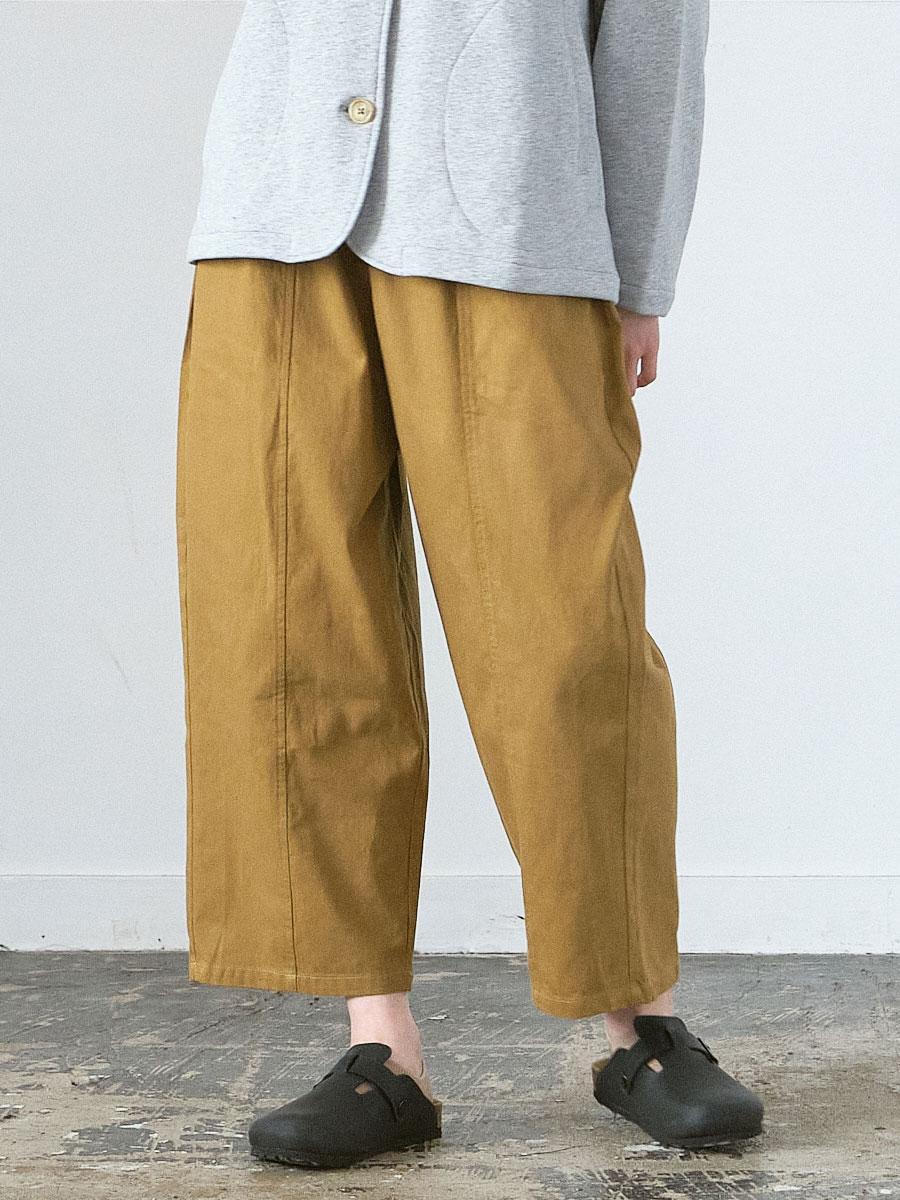 テーパードパンツ　コットンギャバジン