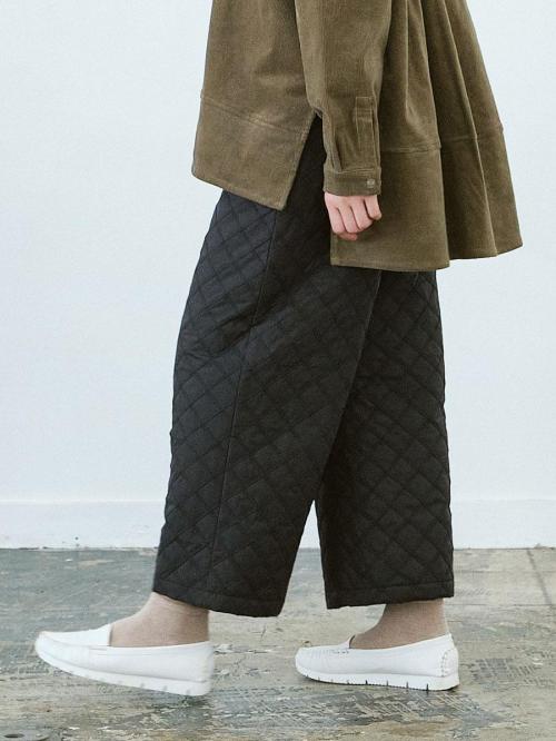 ワイドパンツ　ダブルステッチダイヤキルト