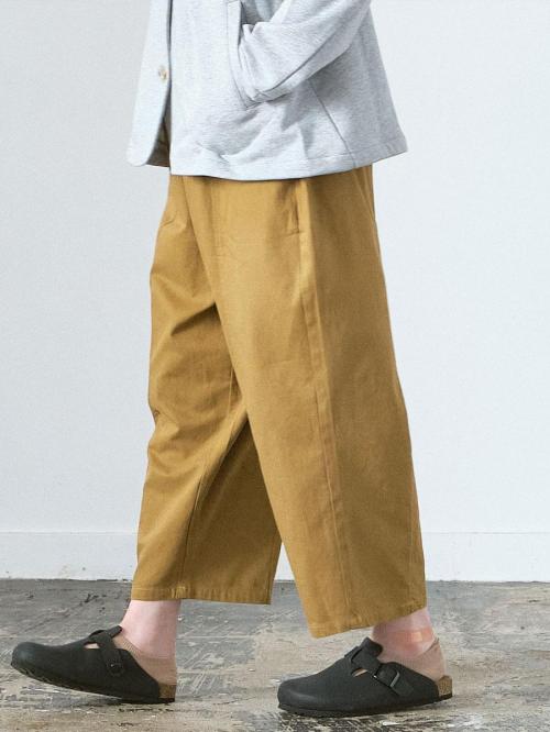 テーパードパンツ　コットンギャバジン