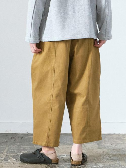 テーパードパンツ　コットンギャバジン