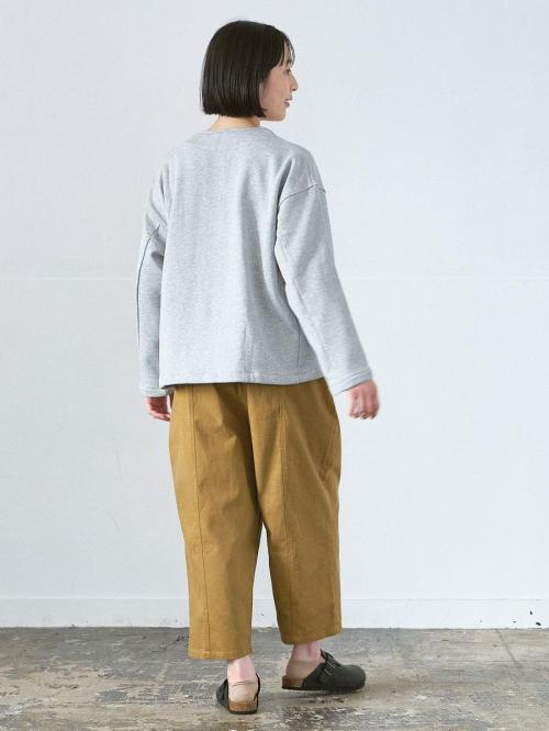テーパードパンツ　コットンギャバジン