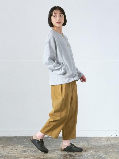 テーパードパンツ　コットンギャバジン