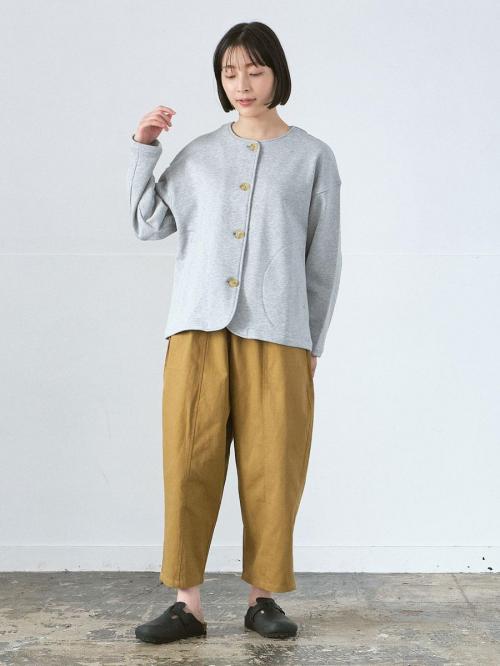 テーパードパンツ　コットンギャバジン