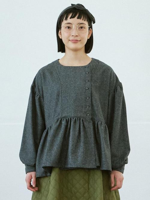 アシンメトリー多ボタンブラウス　ツイード 