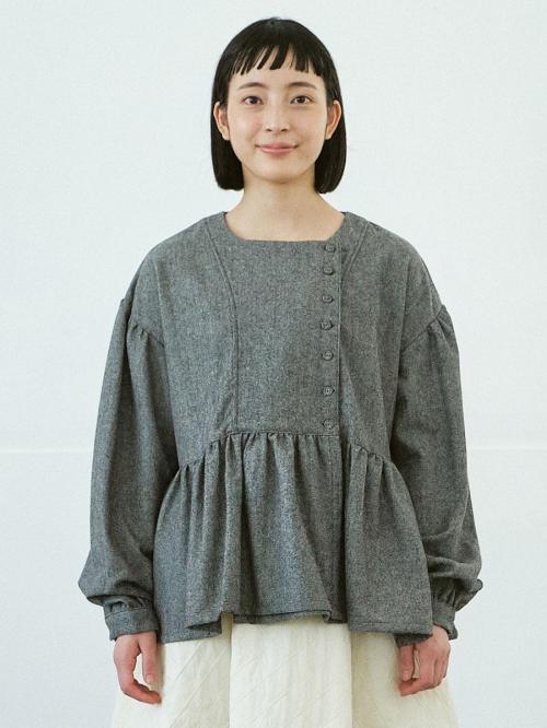 アシンメトリー多ボタンブラウス　ツイード 