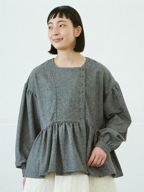 アシンメトリー多ボタンブラウス　ツイード 