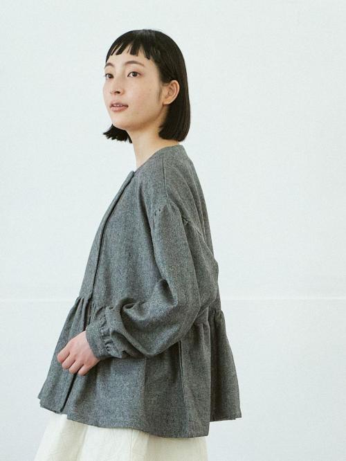 アシンメトリー多ボタンブラウス　ツイード 